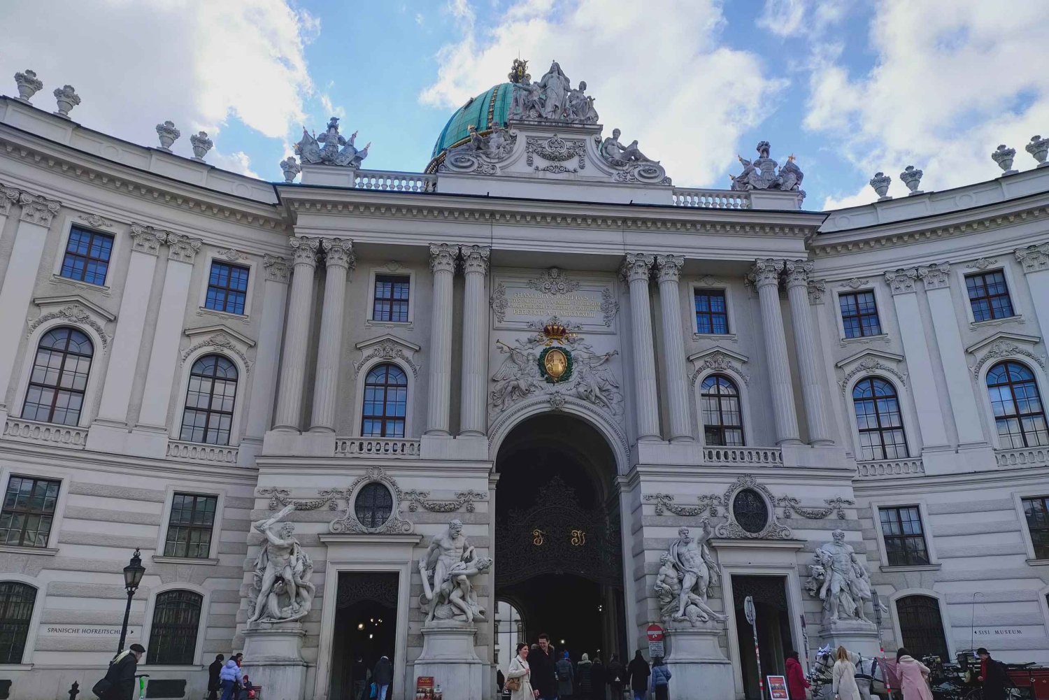 Tour de ville historique de Vienne + dégustation de vin