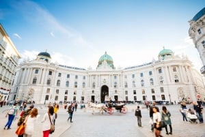 Wenen: Hop-on-hop-off-bustour met een sightseeingbus