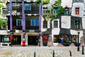Vienna: Hop-On Hop-Off Sightseeing Bus Tour