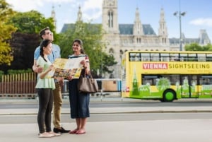 Vienna: Hop-On Hop-Off Bus Ticket with Wine Tasting