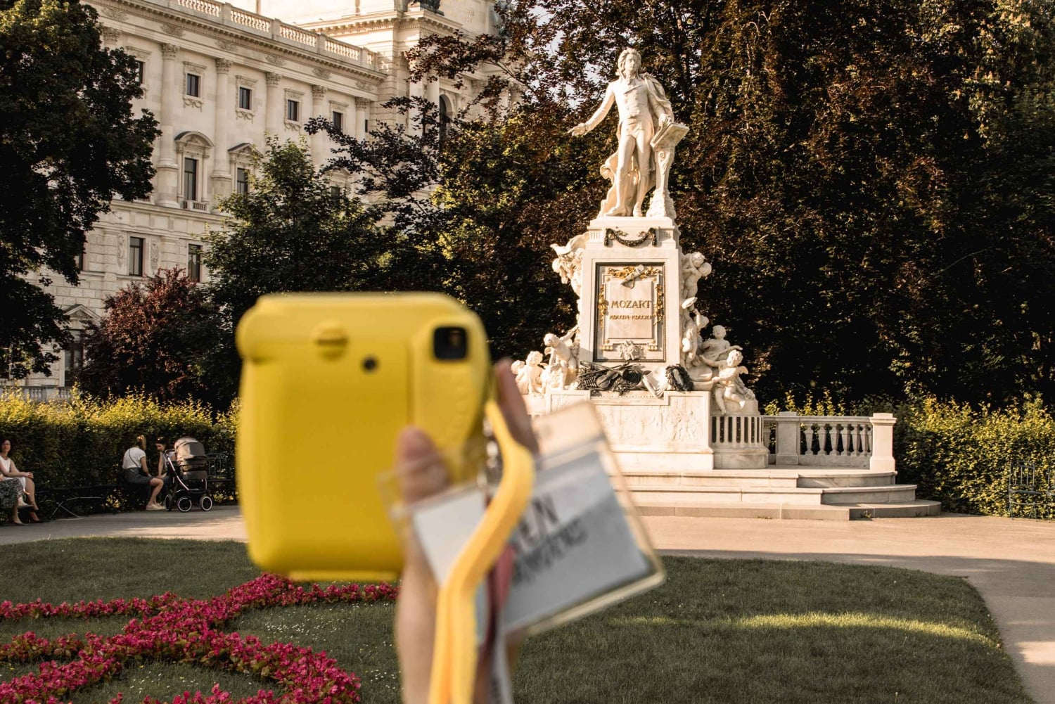 Vienna: tour a piedi di Instagram con fotocamera istantanea