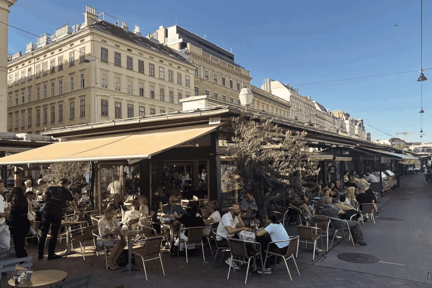 Wien: Lokaler Markt mit Verkostungen