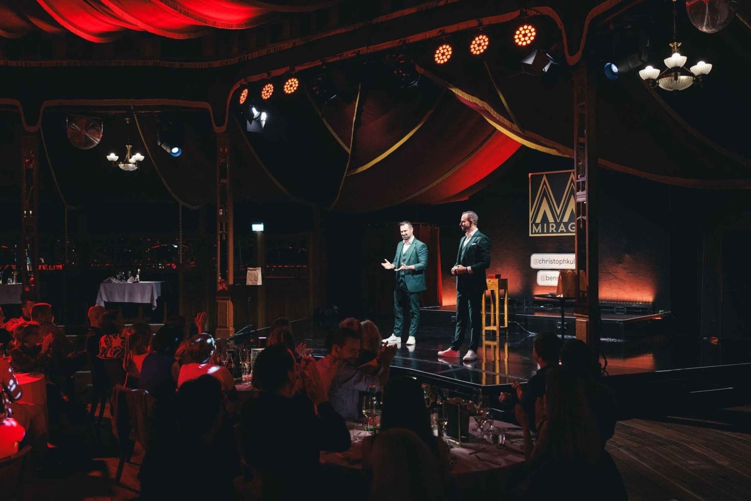 ウィーン：ミラージュマジックディナーショーをご覧ください