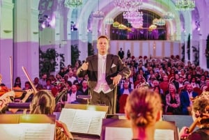 Wien: Mozartin ja Straussin konsertti Schönbrunnissa.