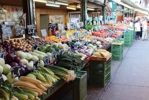 Vienna: Naschmarkt Guided Food Tour