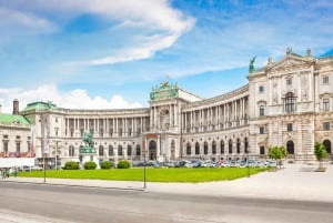Tour a pie por el casco antiguo de Viena, Hofburg, Escuela Española de Equitación
