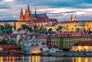 Vienna: Prague Guided Day Trip with Lunch and Tastings