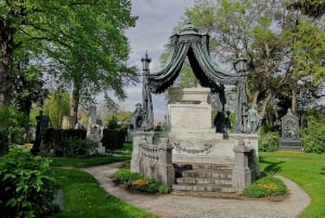 Viena: Cemitério central privado e passeio a pé pela igreja