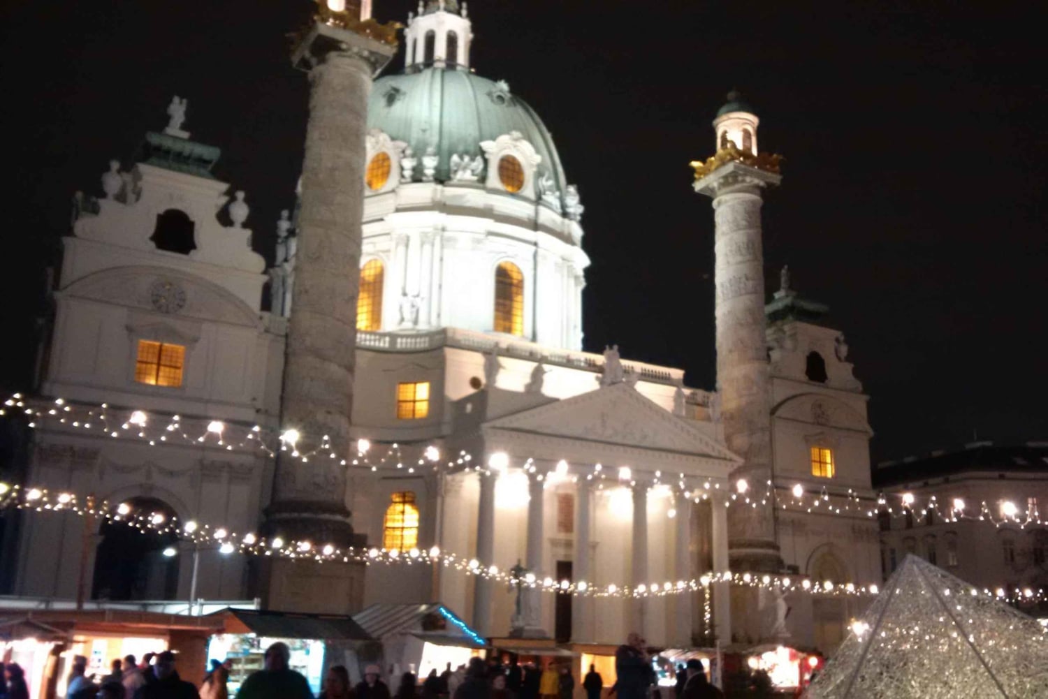 Vienna: Private Christmas Markets Tour with Drink & Snack
