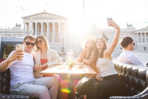 ウィーン：ヴィンテージカーでのプライベートシティツアーとディナー