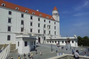 Wien: Yksityinen päiväretki Bratislavaan hotellin kuljetuksin