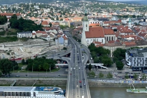 Wenen: privédagtrip naar Bratislava met hoteltransfers