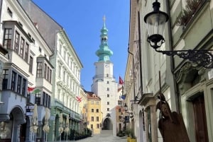 Wien: Yksityinen päiväretki Bratislavaan hotellin kuljetuksin