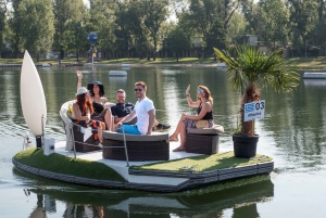 Viena: Alquiler de un E-Boat privado en una isla flotante del Danubio
