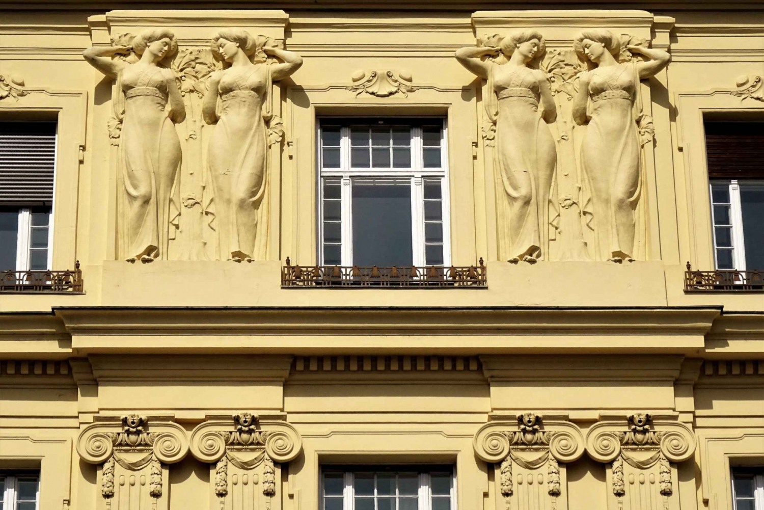 Vienna: Private Gustav Klimt and History Walk