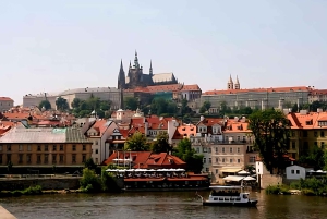 Vienna: Private tour to Prague