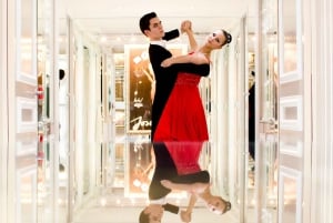 Vienna: Private Waltz Workshop for groups (4-14 guests)