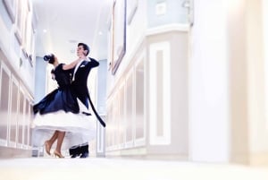 Vienna: Private Waltz Workshop for groups (4-14 guests)