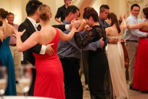 Wien: Privater Walzer-Workshop für Gruppen (4-14 Gäste)