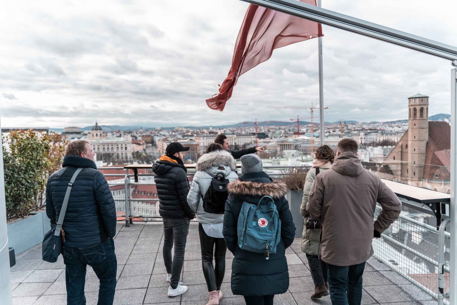 Vienna: Rooftop Guided Viewing with Drinks and Snacks