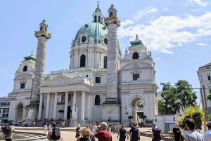 Vienna: Scavenger Hunt and City Centre Walking Tour