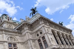 Vienna: Scavenger Hunt and City Centre Walking Tour