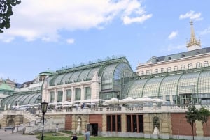 Vienna: Scavenger Hunt and City Centre Walking Tour