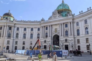 Vienna: Scavenger Hunt and City Centre Walking Tour