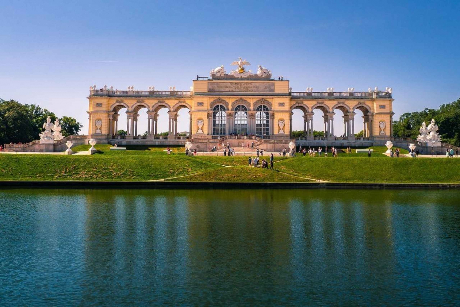 Wiedeń: Wycieczka po ogrodach Schönbrunn z opcjonalną wycieczką po pałacu