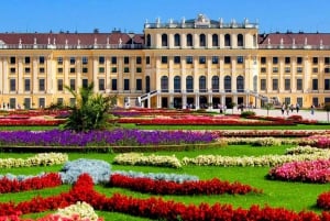 Vienna: Schönbrunn Palace and its enchanting gardens - guided tour