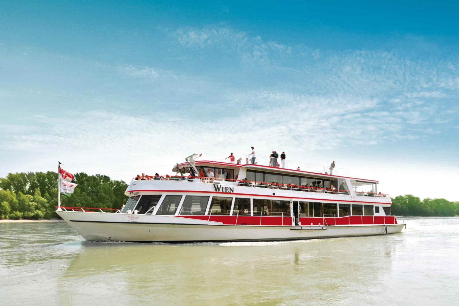 Vienna: Sightseeing Boat Tour with Lunch