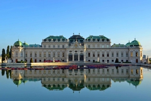 Vienna: Sightseeing Tour in a 1920s Classic Style Car