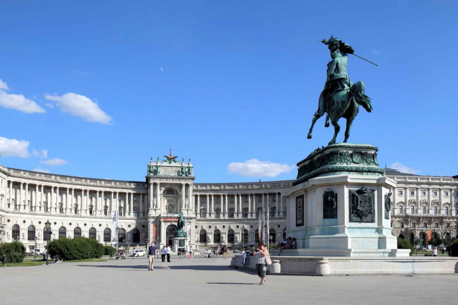 Vienna: Skip-the-Line Hofburg Ticket & Sisi Museum Tour