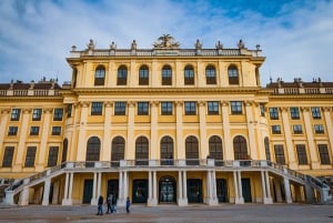 Vienna: Skip-the-Line Schonbrunn Palace and Gardens Tour
