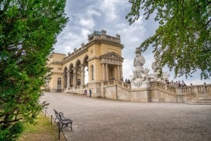 Vienna: Skip-the-Line Schonbrunn Palace and Gardens Tour