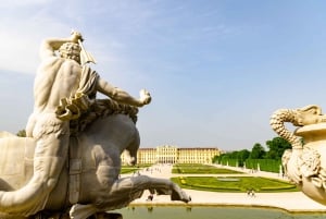 Wien: Liten grupp Schönbrunn Palace & Garden Tour