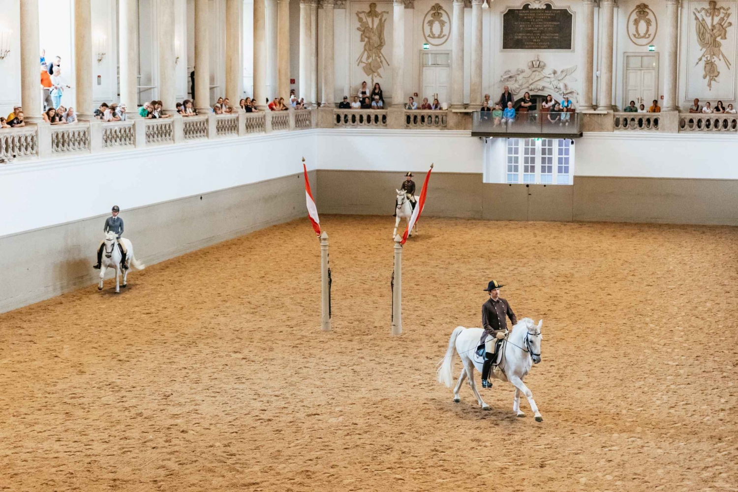 Wien: Se en treningsøkt på Den spanske rideskolen