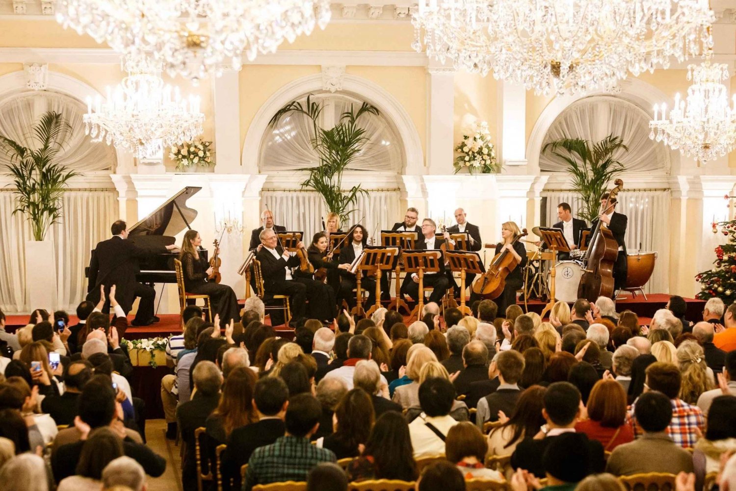 Wien: Nyttårskonsert med Strauss og Mozart i Kursalon på nyttårsdagen