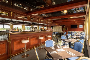 Vienna: Sunset Barbecue Cruise with Fireworks Display