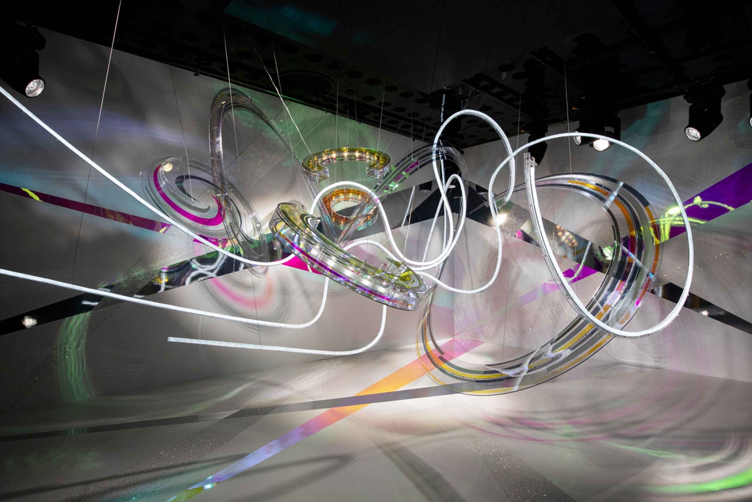 ウィーン：スワロフスキーハウスツアー（シャンパン＆ギフト付き）