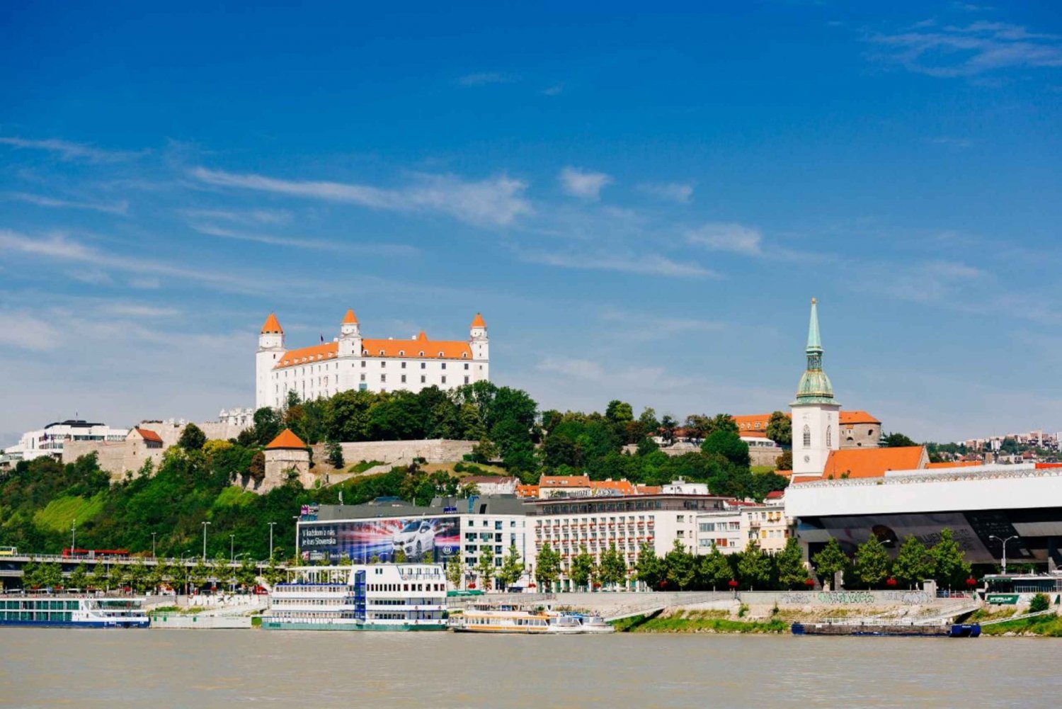 Tour van Wenen naar Bratislava per bus en boot