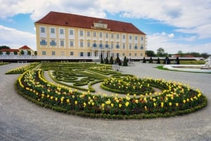 Wien till Schloss Hof Hoppa över kön Privat tur & transport