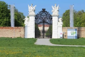Wien till Schloss Hof Hoppa över kön Privat tur & transport