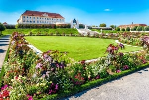 Wien till Schloss Hof Hoppa över kön Privat tur & transport