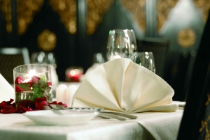 Vienna: Traditional Dinner Show at the Wiener Rathauskeller