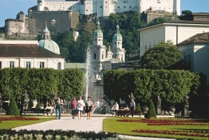Vienna: Hallstatt and Salzburg Day Tour