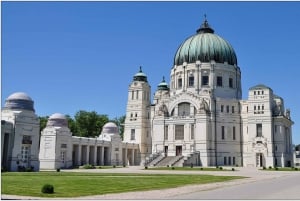 Vienna: Vienna Central Cemetery a guided walking tour through history