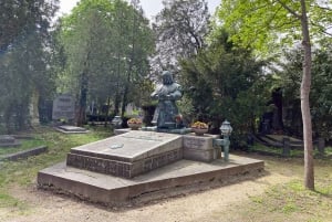 Vienna: Vienna Central Cemetery a guided walking tour through history