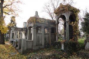 Vienna: Vienna Central Cemetery a guided walking tour through history