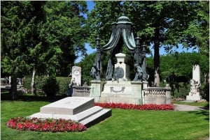 Vienna: Vienna Central Cemetery a guided walking tour through history